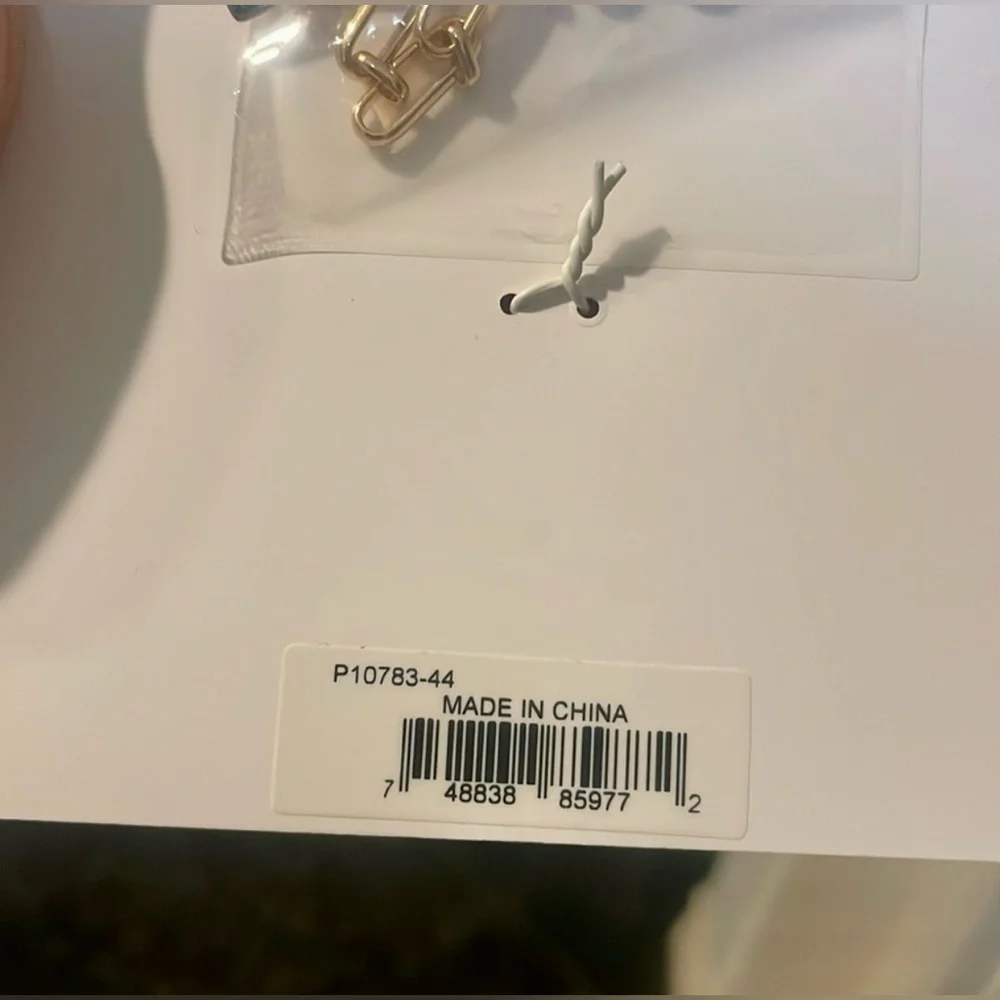 Juicy Couture BWT Gold Paper Clip Style Necklace with Padlock Charm - Picture 3 of 3